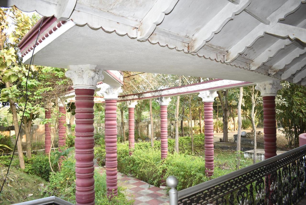 Hotel Sugam & Convention Centre *